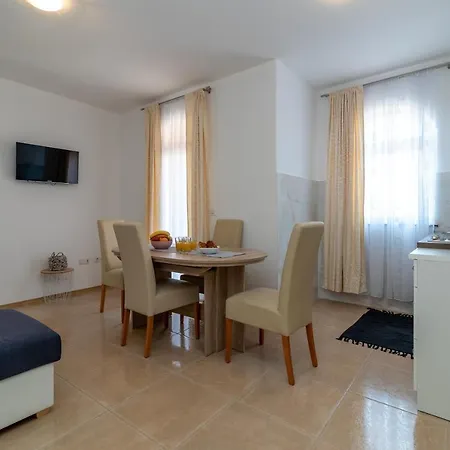 Beachfront Apartments Jurica Trogir Exterior photo