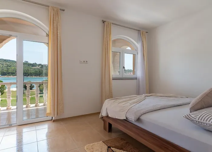 Beachfront Apartments Jurica