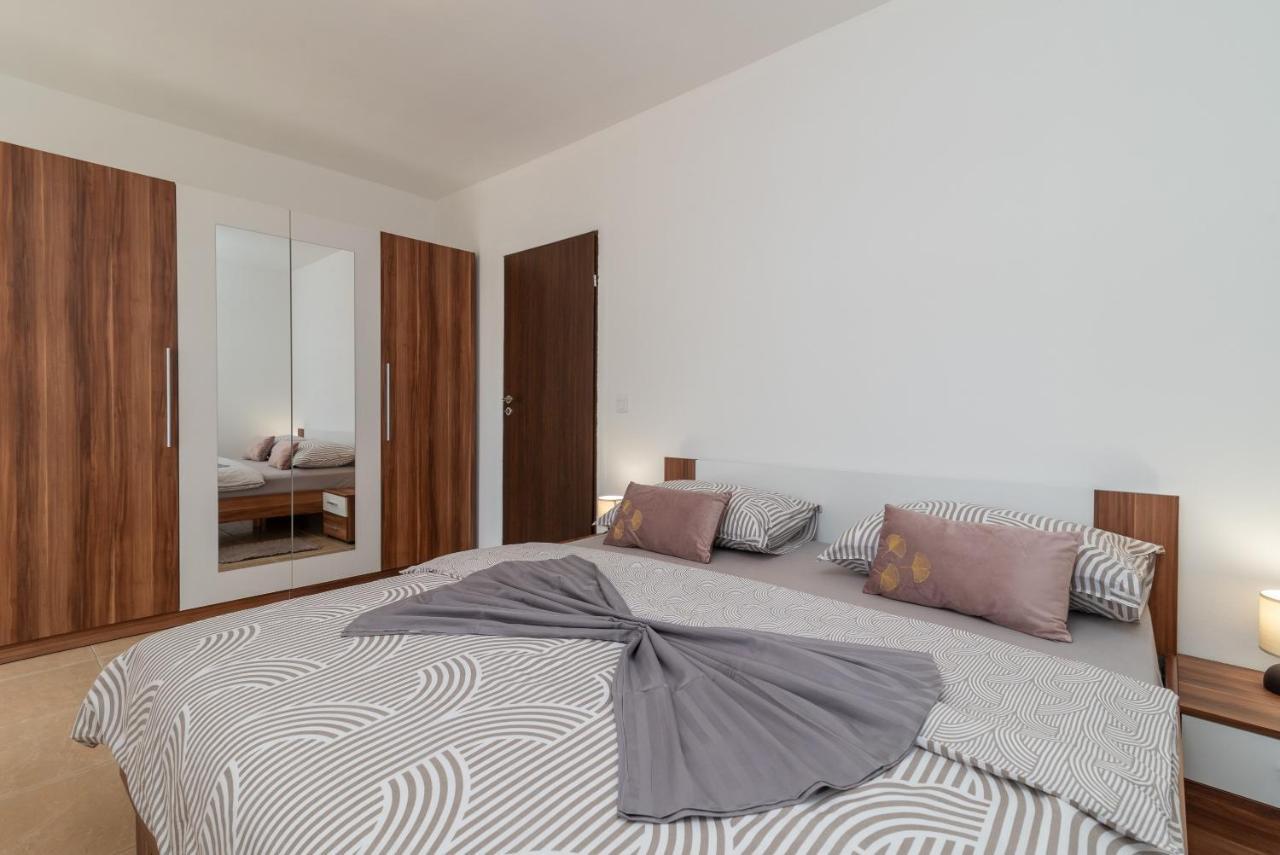 Beachfront Jurica *