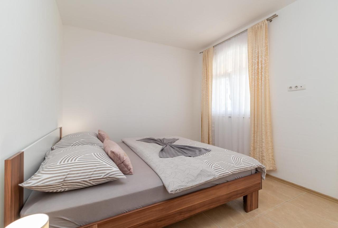Beachfront Jurica Apartment