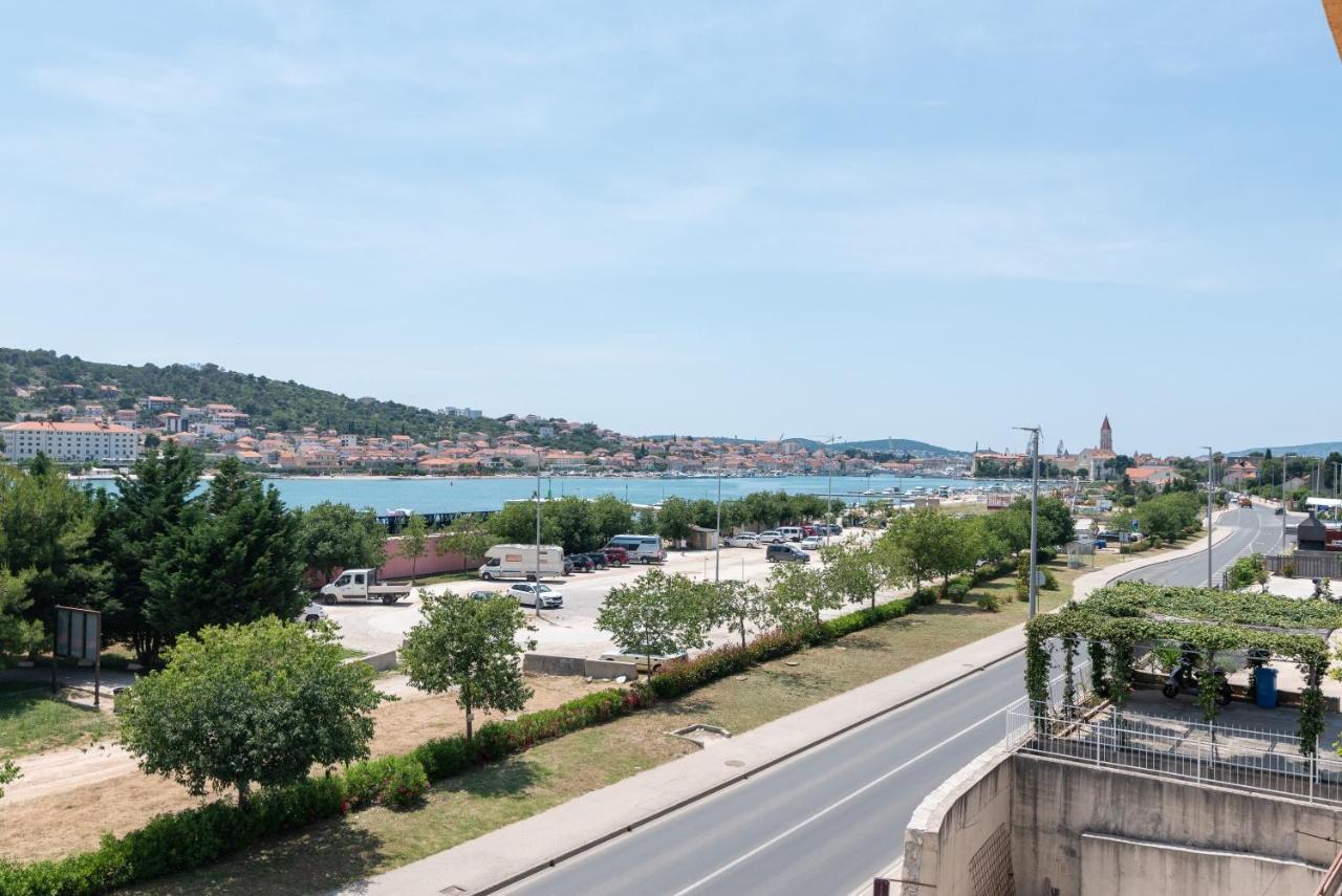 Beachfront Jurica Apartment