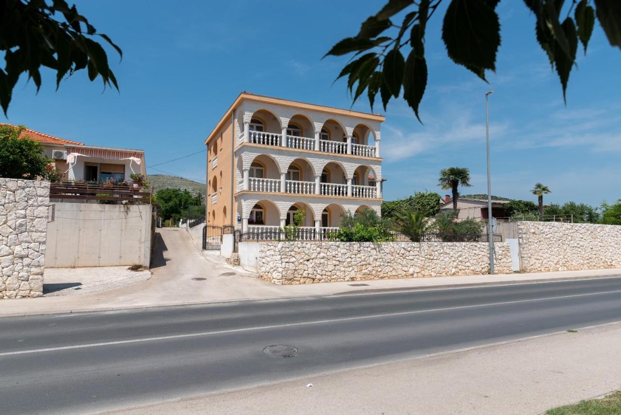 Beachfront Jurica Apartment Trogir