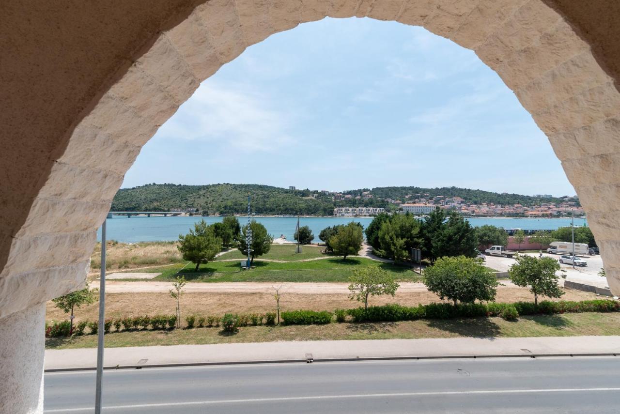 Beachfront Jurica Apartment *