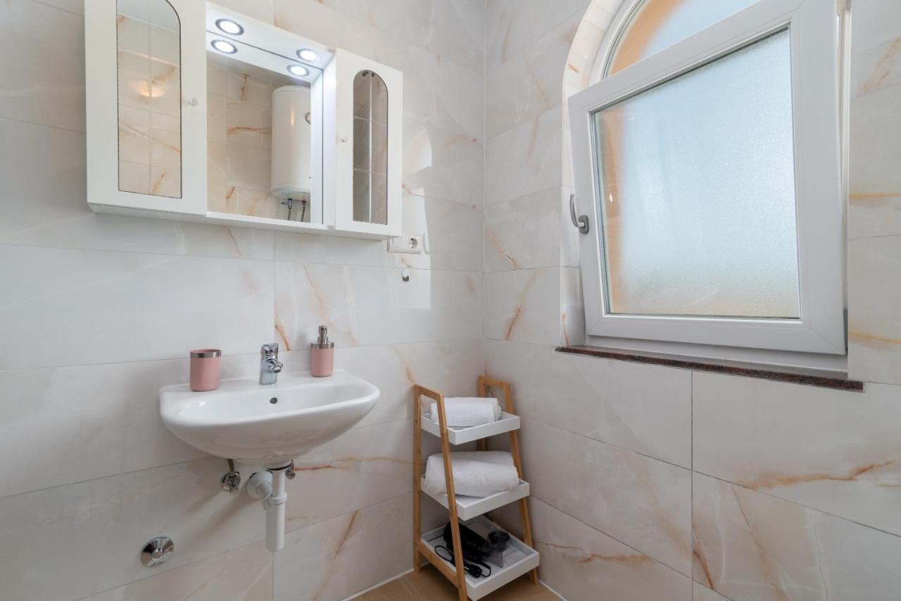 Apartment Beachfront Jurica Trogir