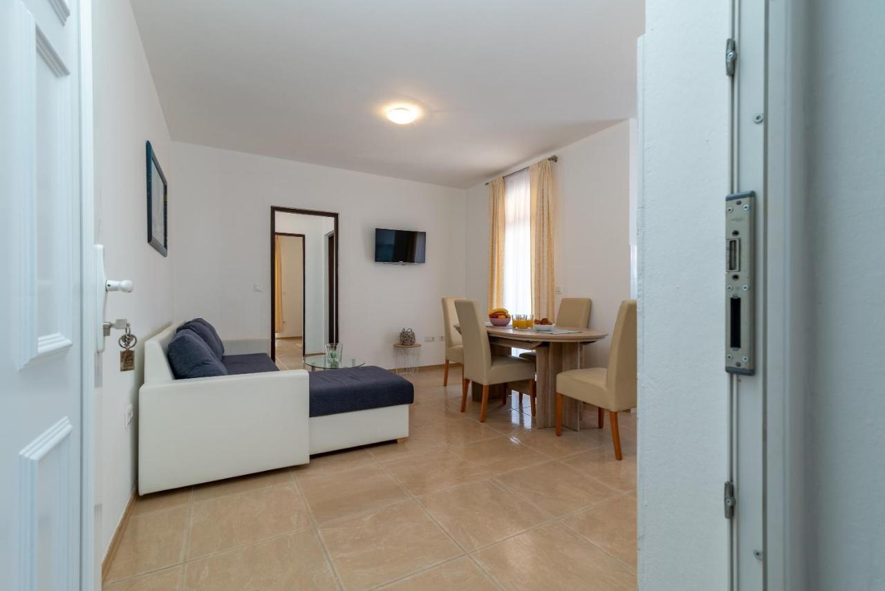Beachfront Jurica Apartment