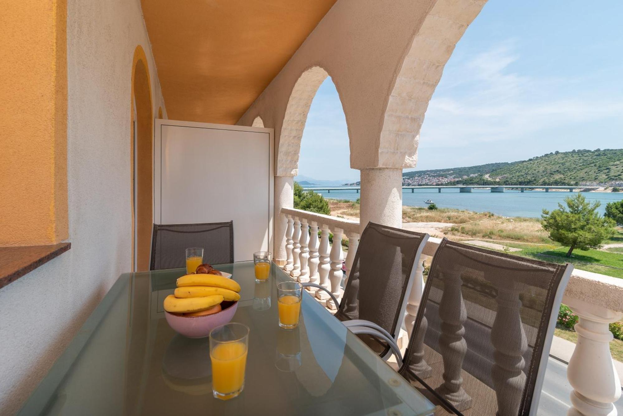 Apartment Beachfront Jurica Trogir