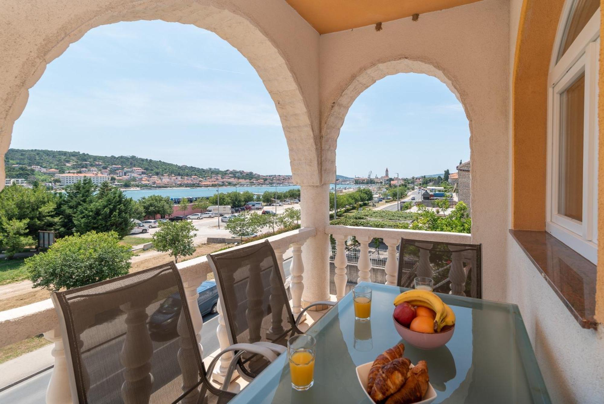 Beachfront Jurica Apartment Trogir