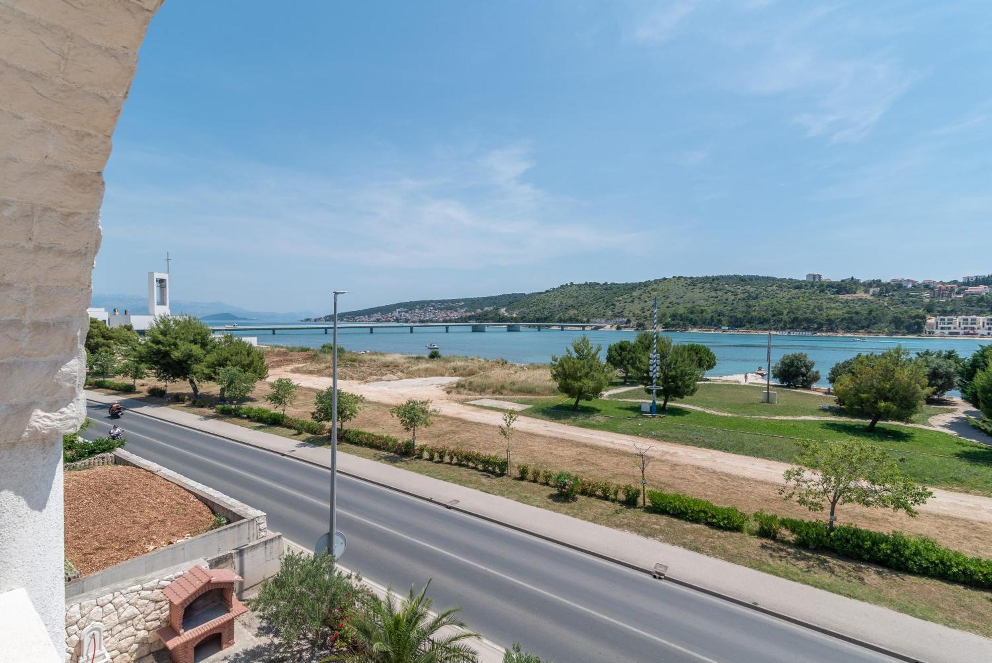 Beachfront Jurica Apartment Trogir
