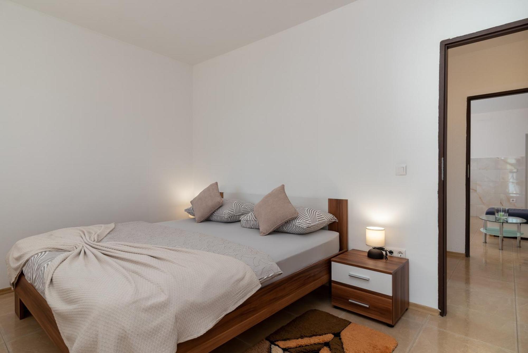 Beachfront Jurica Apartment *